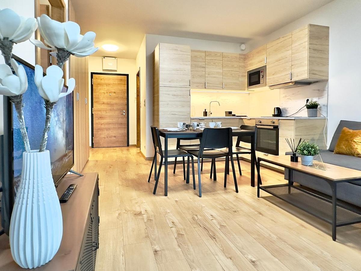 Yarn - Brand New - Free Parking - Balcony With City View - Central Shopping Mall บราติสลาวา ภายนอก รูปภาพ
